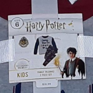 💰 3/$25.00 Childrens 2 piece set of Harry Potter Pajamas. Various Sz. $16.99.